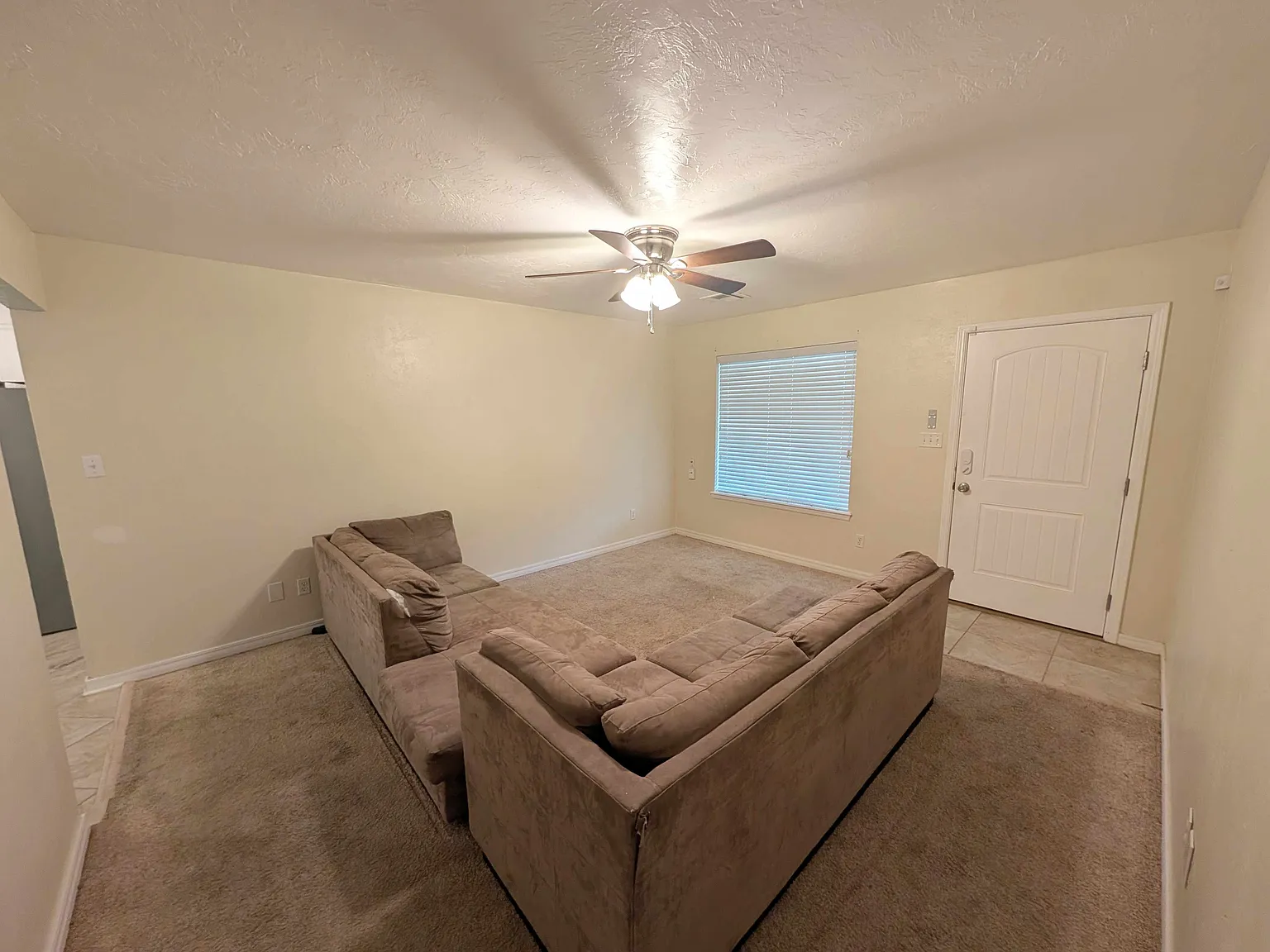 3 bed, 1060 sqft, $1,300 — Photo 3