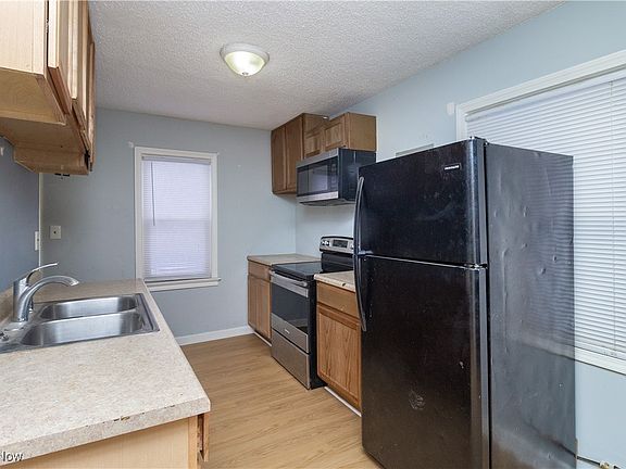 3rd image of 4500 W 134th St
