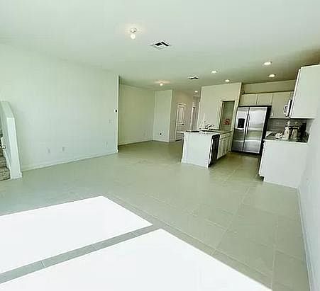5th image of 207 SE Woodbark St