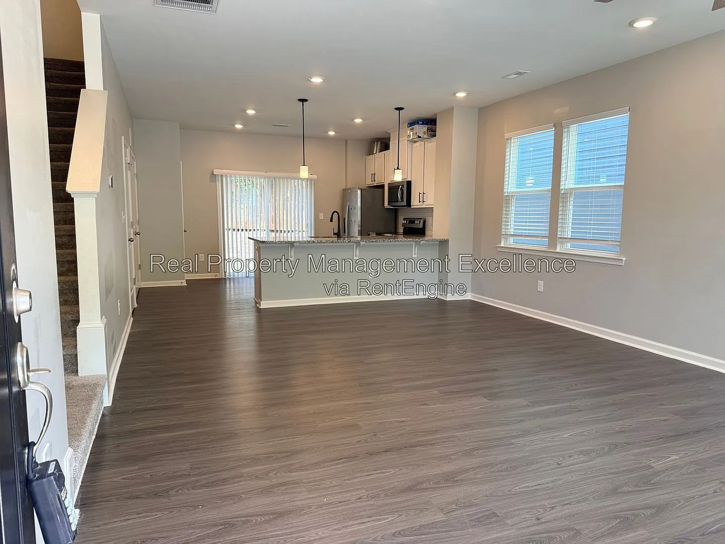 3 bed, 2.5 bath, 1380 sqft, $2,095 — Photo 2