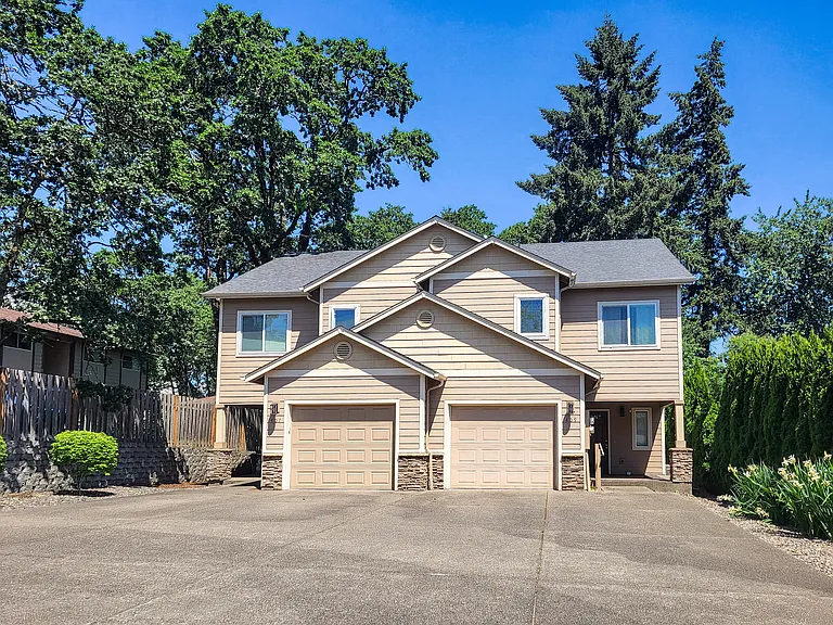 409 Madrona Ave SE — Photo 1