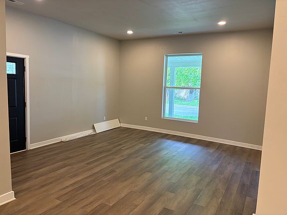5th image of 624 Marion Ave