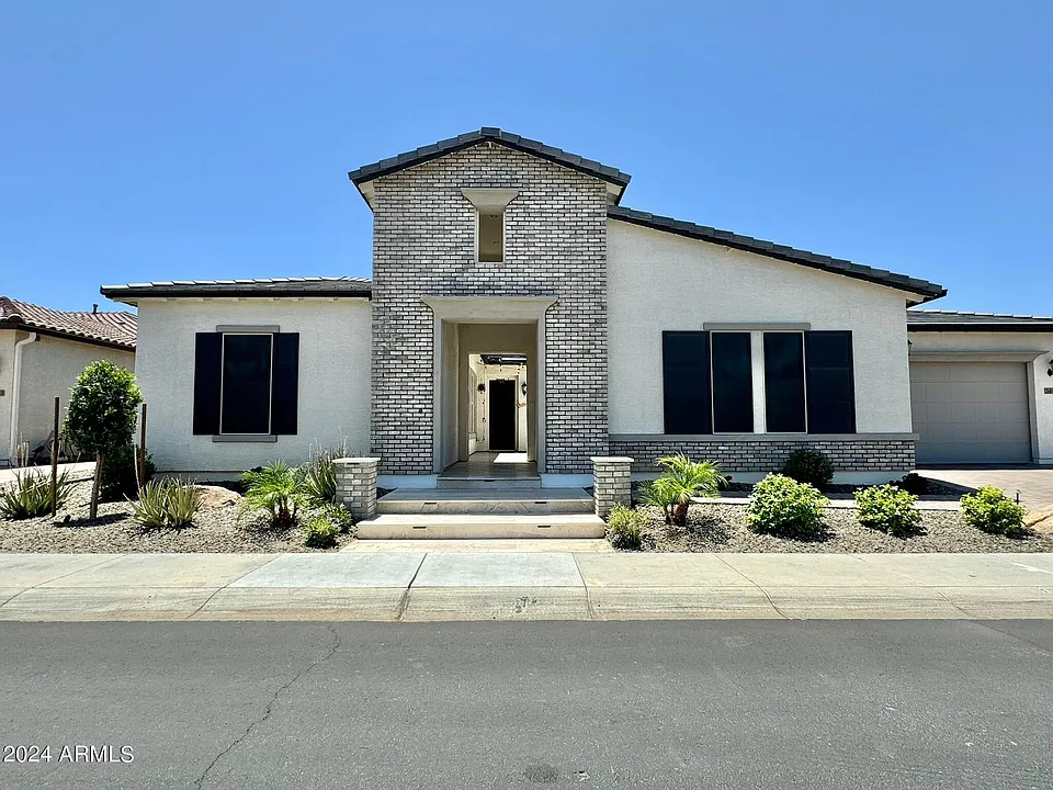 3453 E Aloe Dr