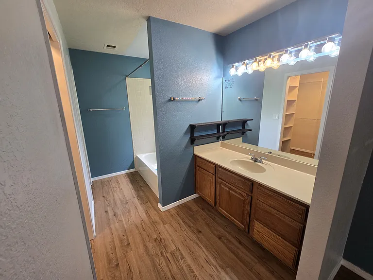 10800 Pennyback Park Dr NE — Photo 1