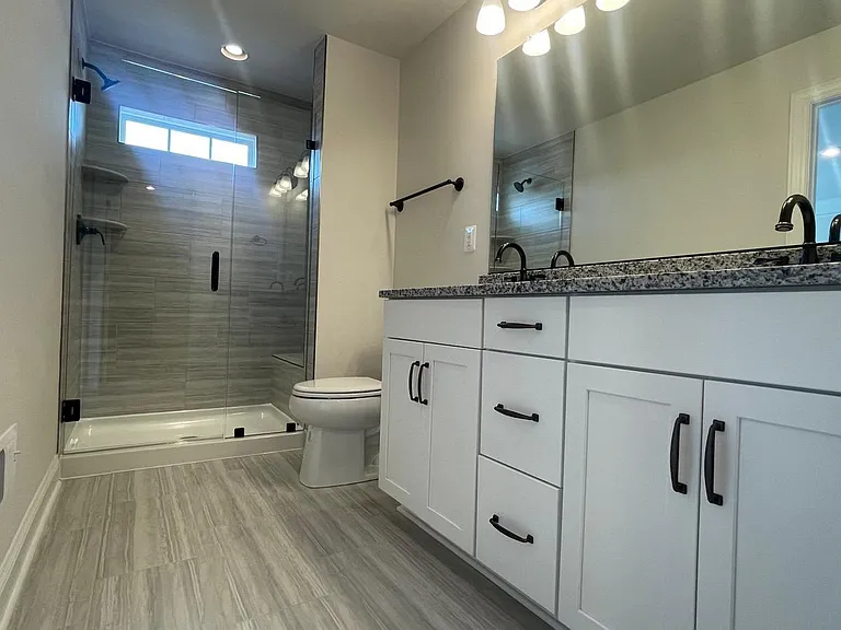 4006 Varick St — Photo 20
