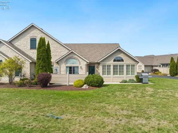 2779 N Canterbury Cir #D, Pt Clinton, OH 43452