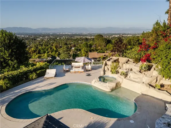 4935 Calvin Ave, Tarzana, CA 91356