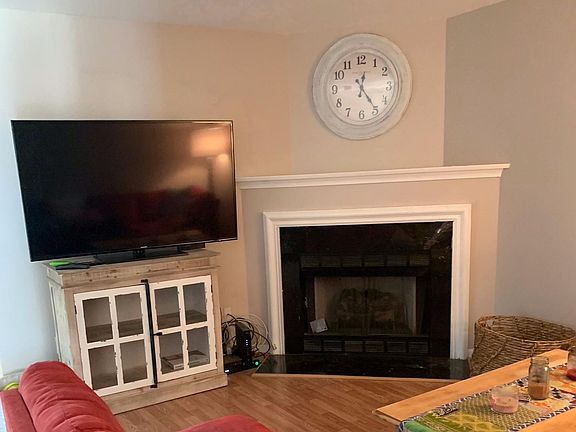4th image of 25 Woodcrest Ct