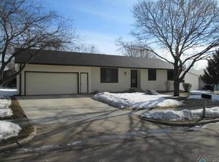 5808 W Pebble Creek Rd, Sioux Falls, SD 57106
