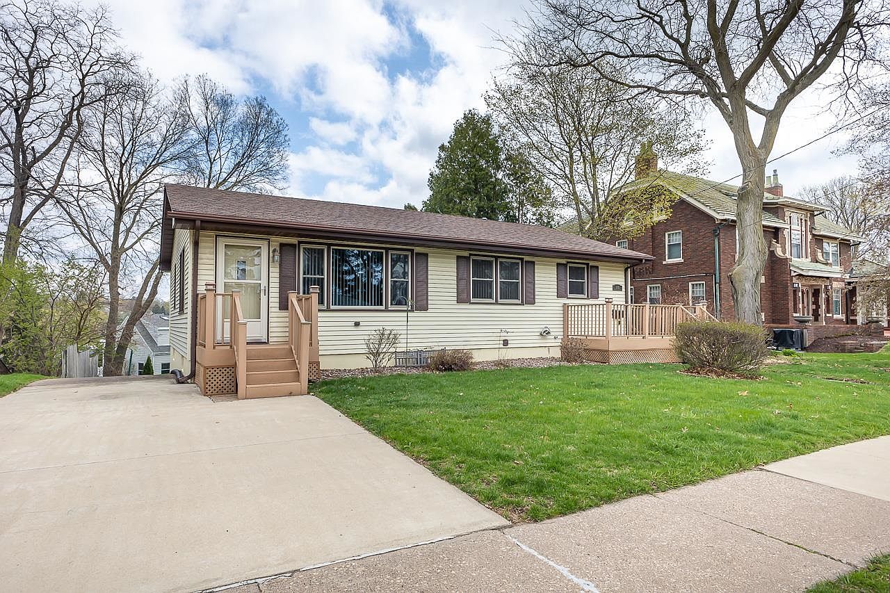 156 S Grandview Ave, Dubuque, IA 52003 Zillow