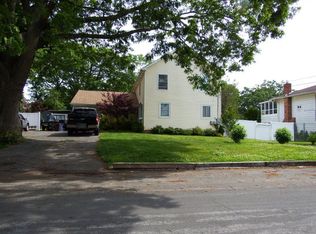 231 Essex St, West Babylon, NY 11704