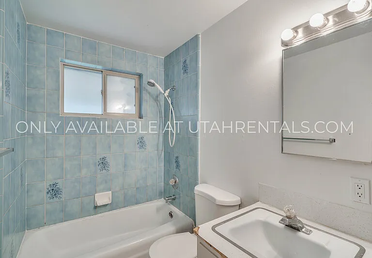 1194 W 300 N — Photo 8