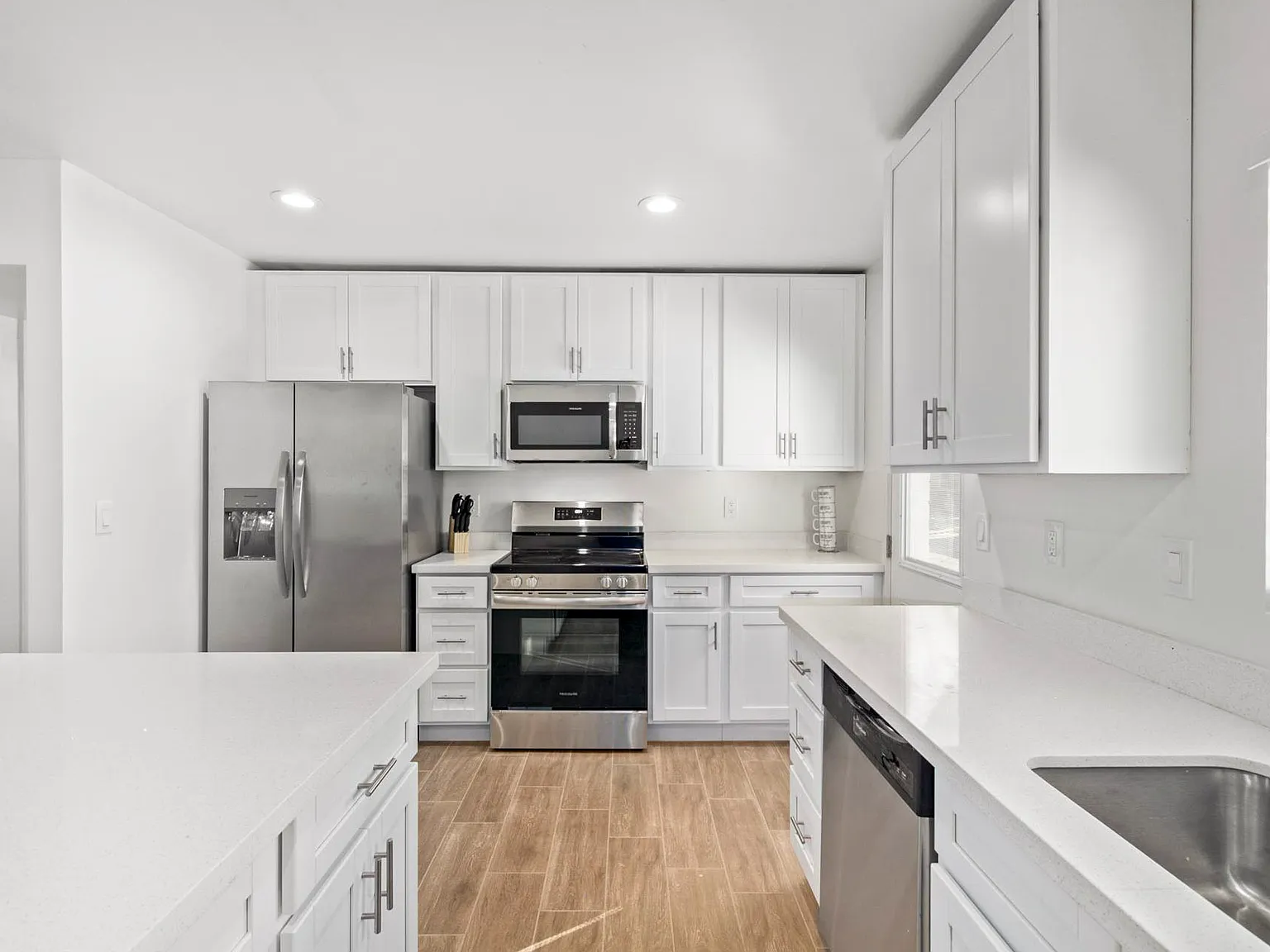 4 bed, 3.0 bath, 2000 sqft, $953 — Photo 3