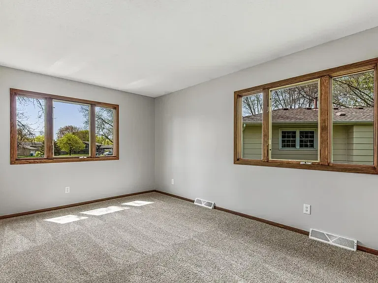 7316 Candlewood Dr N — Photo 10
