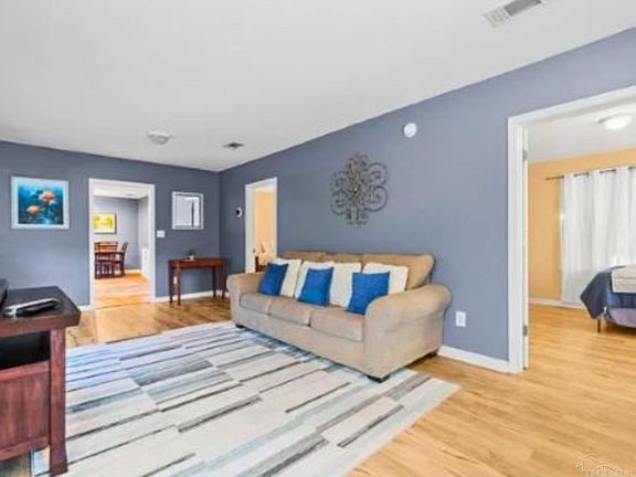 3rd image of 502 S Navy Blvd