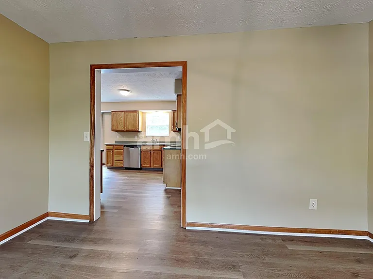 440 Dexter Ct — Photo 4