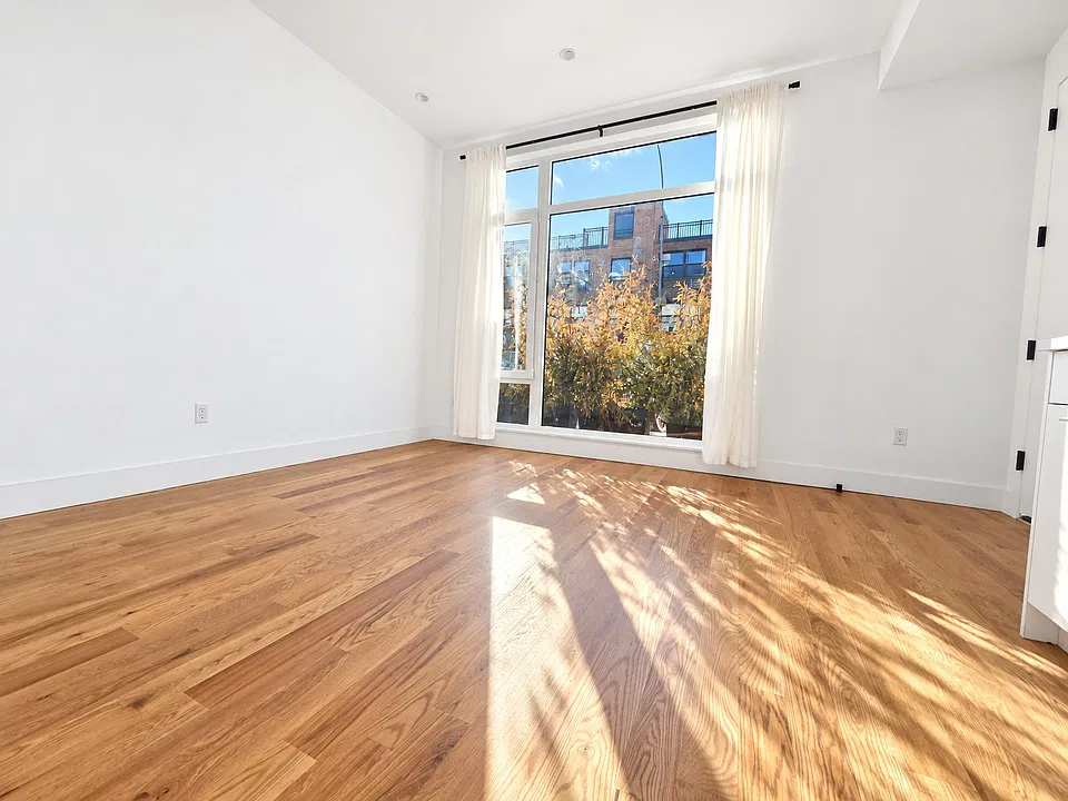 418 Lorimer St #1D