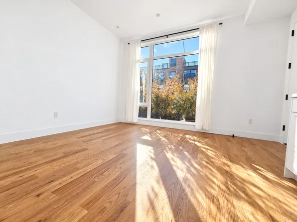 418 Lorimer Street image 1 of 13