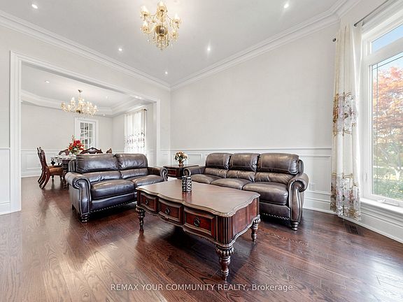 5th image of 39 Moore Park Ave