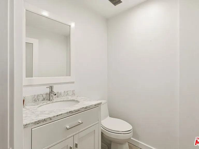 1131 Alta Loma Rd #306 — Photo 4