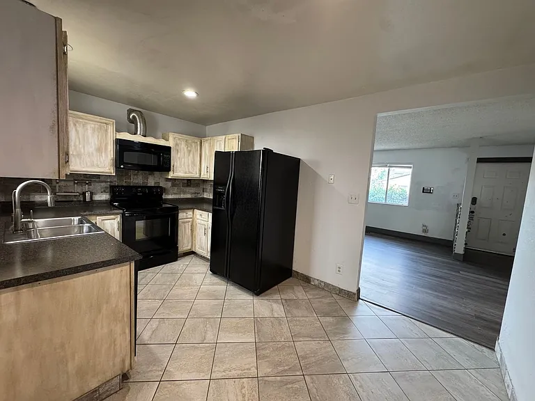 551 Wonder St — Photo 3
