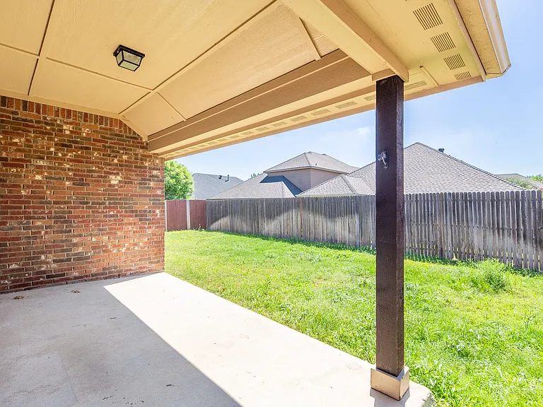 1912 Christopher Creek Dr — Photo 23