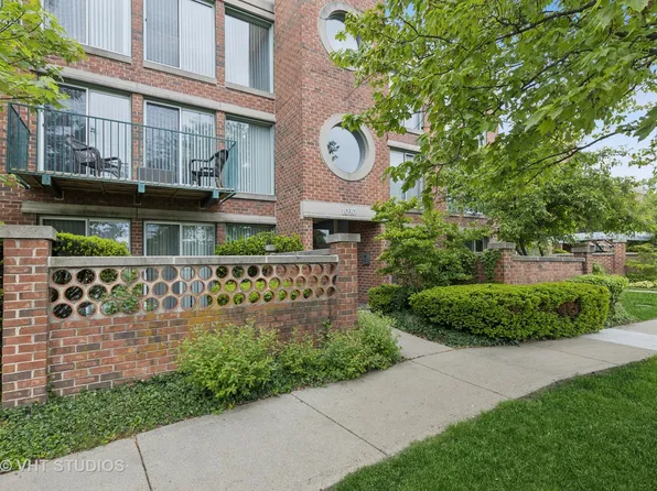 1030 Arbor Ln APT 103, Northfield, IL 60093