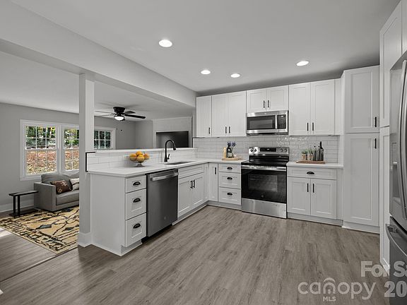 3rd image of 2314 Knickerbocker Dr