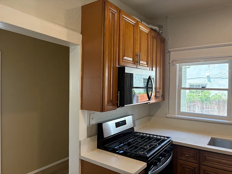 318 S Broadway St — Photo 9