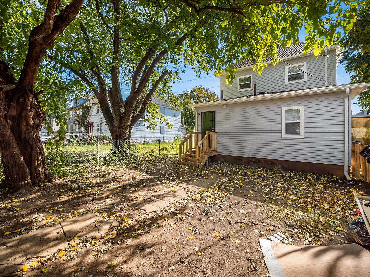 878-878 1/2 Sullivant Ave Duplex - 878 — Photo 4