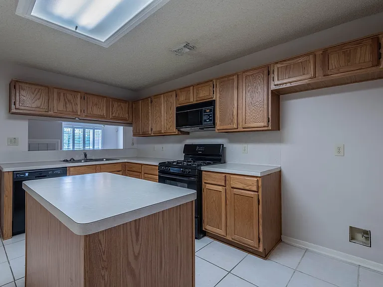 8926 Village Hills Dr — Photo 11