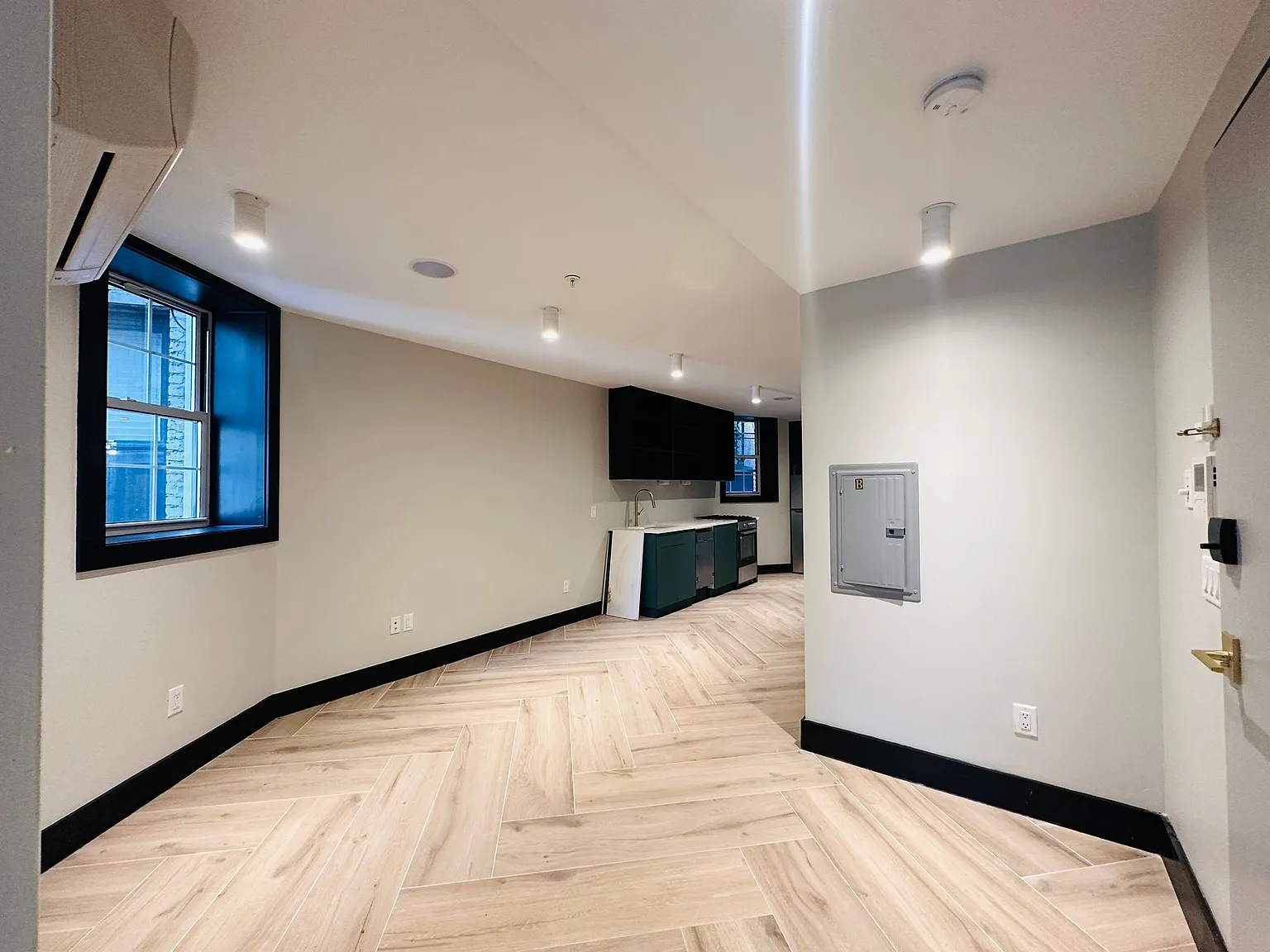 41 Van Wagenen Ave — Photo 3