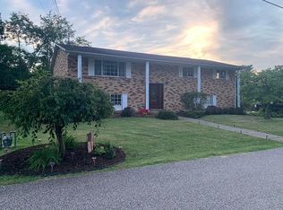 474 Valley Manor Ln, Williamstown, WV 26187