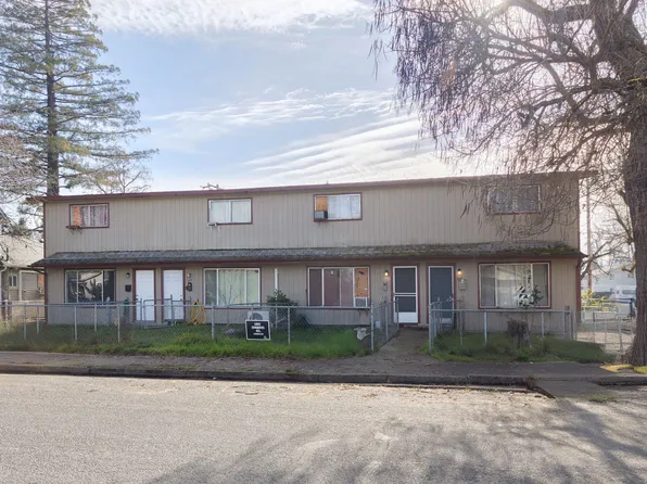 711 SW Burgess St, Grants Pass, OR 97526