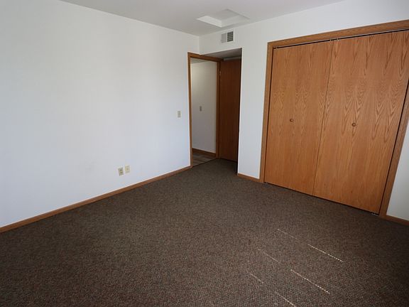 3rd image of 2318 Valley Rd