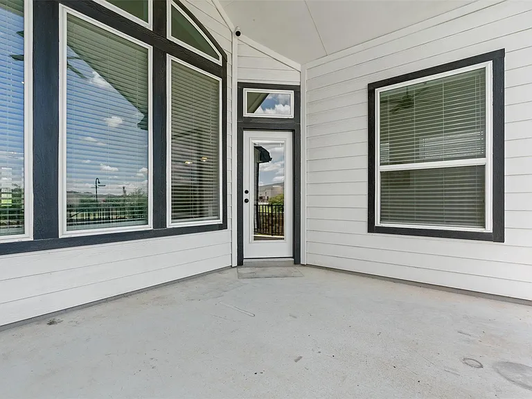 920 Hornsby Holw — Photo 35