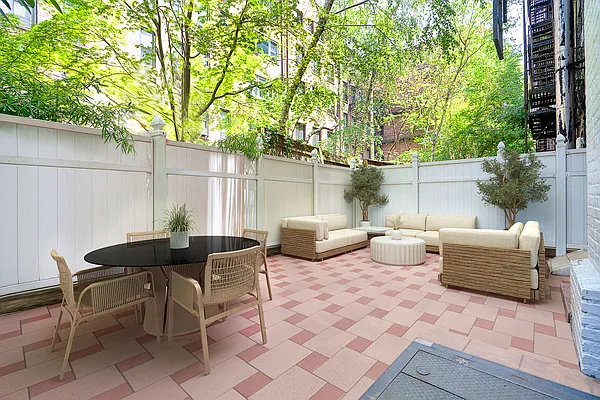 Rented by Waldstar Real Estate LLC | media 18