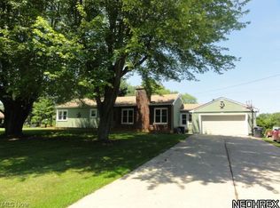 609 Sunset Dr, East Palestine, OH 44413