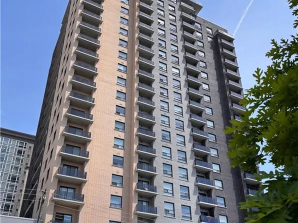318 Spruce St Unit 2203, Waterloo, ON N2L 0E9