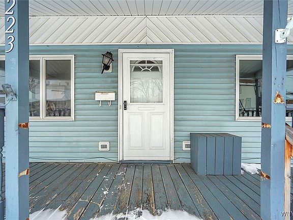 4th image of 223 Roland St