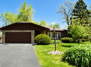 20 Charles Ct, Crete, IL 60417