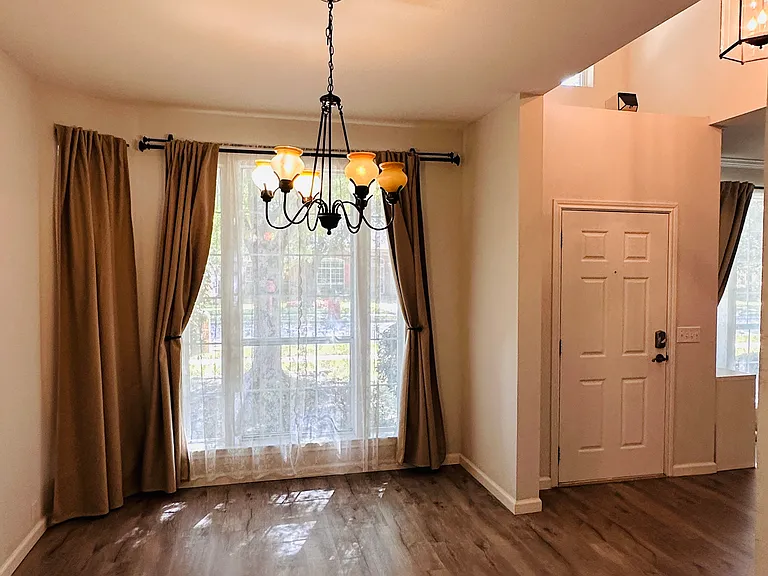 7447 Ravenhill Dr — Photo 5