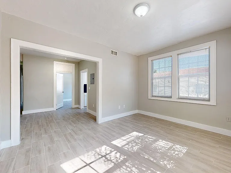 433 NW 25th Ave — Photo 5