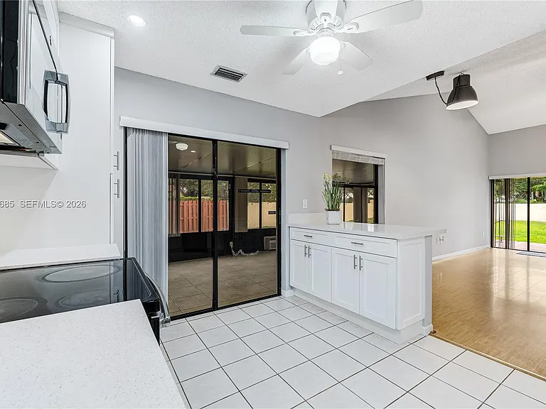 11301 SW 4th St — Photo 10