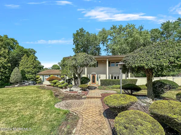 6 Harvey Road, Marlboro, NJ 07746