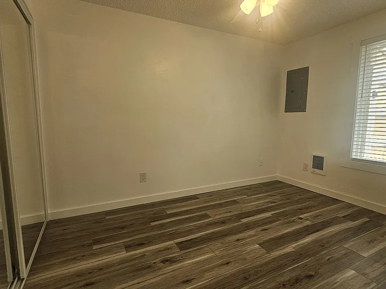 13936 SE Powell Blvd — Photo 13