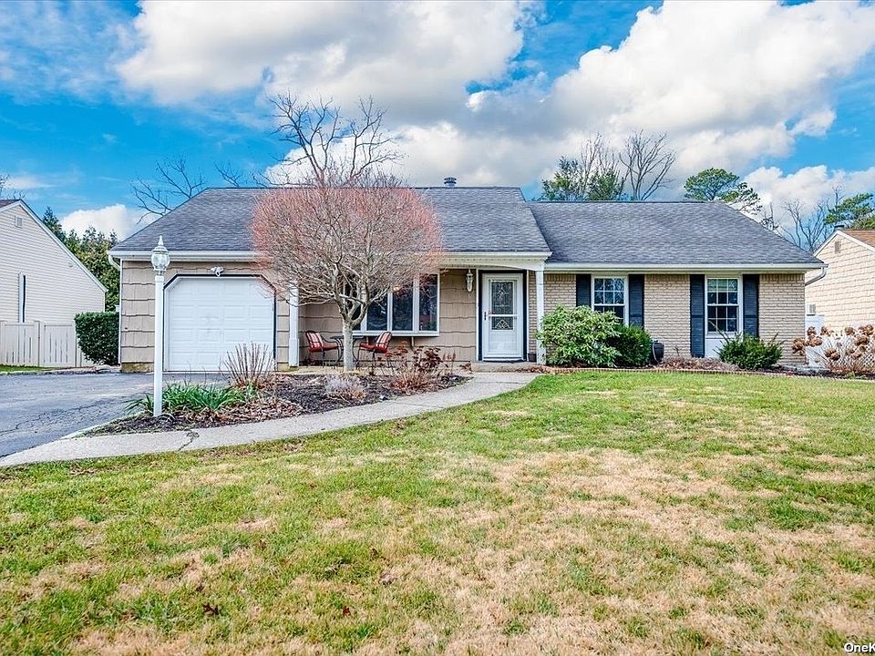6 Barrett Court, Nesconset, NY 11767 Zillow