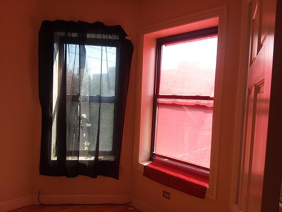 3rd image of 4801 S Calumet Ave #3-C