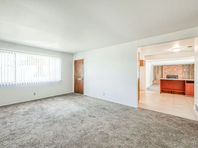 2526 E Hampton Way — Photo 16
