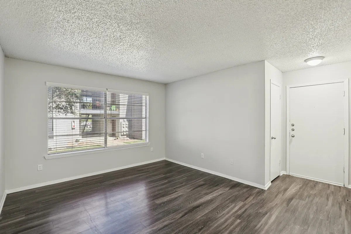 Building Photo - Briar Cove